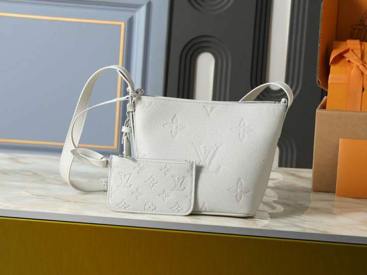 Picture of Louis Vuitton Handbags _SKUfw236446634fw